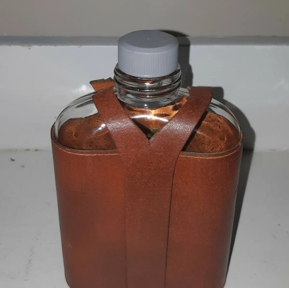 Vintage Hersheypark Glass Bottle, with leather case 6" Tall - Picture 5 of 10